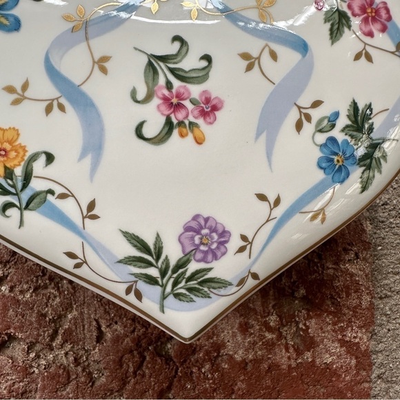 Christopher Stuart Floral Ribbon Y1516 Fine Bone China Heart Trinket Box - Picture 4 of 15